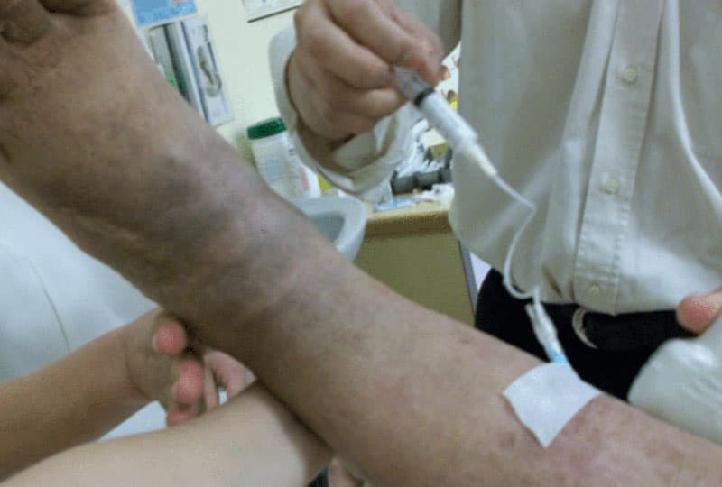 Dr Tjun Tang with Professor Mark Whitely